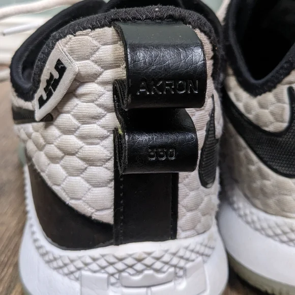 Nike LeBron Witness III PRM Akron 330 black white basketball shoes EUC Men's 11 - Picture 7 of 8